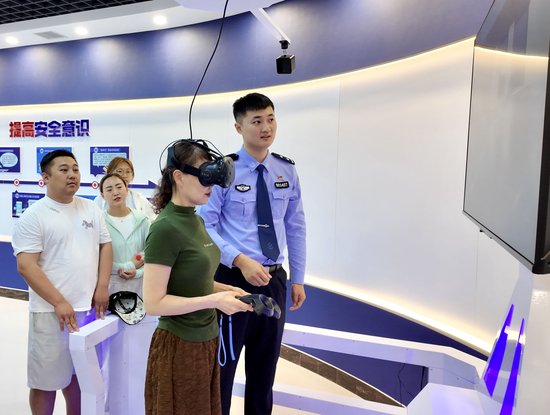 VR体验馆项目概述带你了解VR设备及游戏体验(图1)