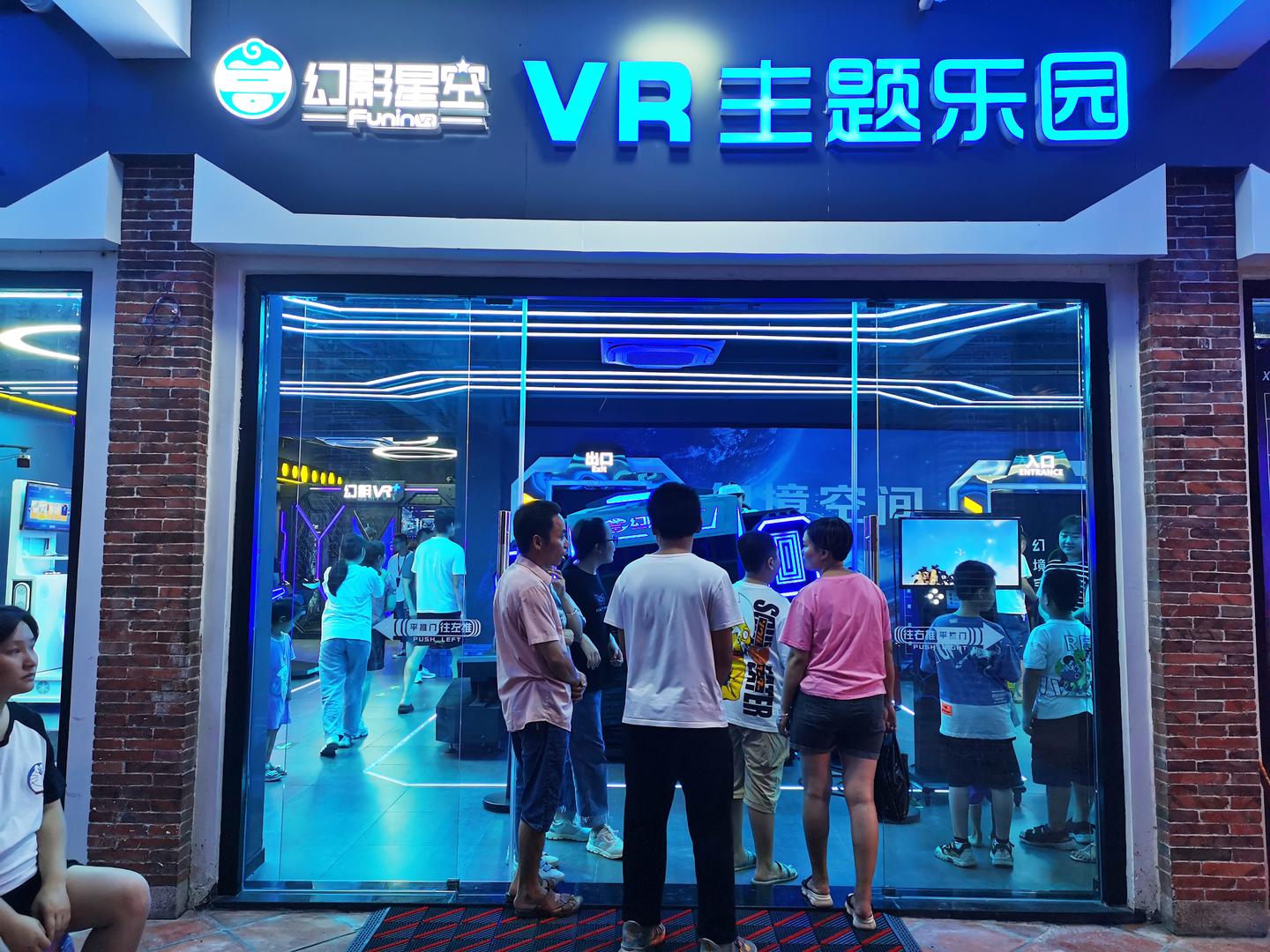 探秘航天逐梦星辰——金塔县科技馆沉浸式航天科普活动点亮少年梦(图1)